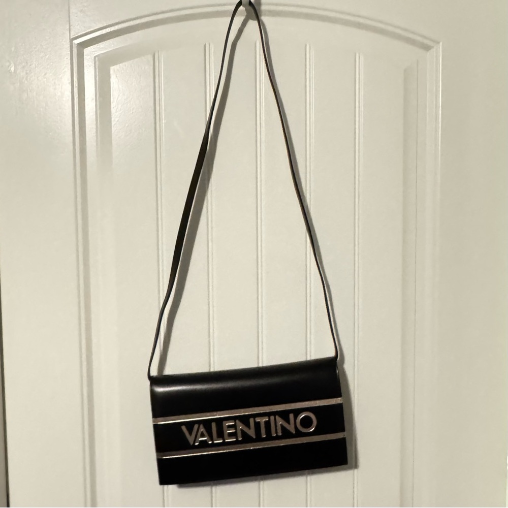 💰⬇️ VALENTINO BY MARIO VALENTINO
Large Lena Lavoro Leather Shoulder Bag - Picture 2 of 13